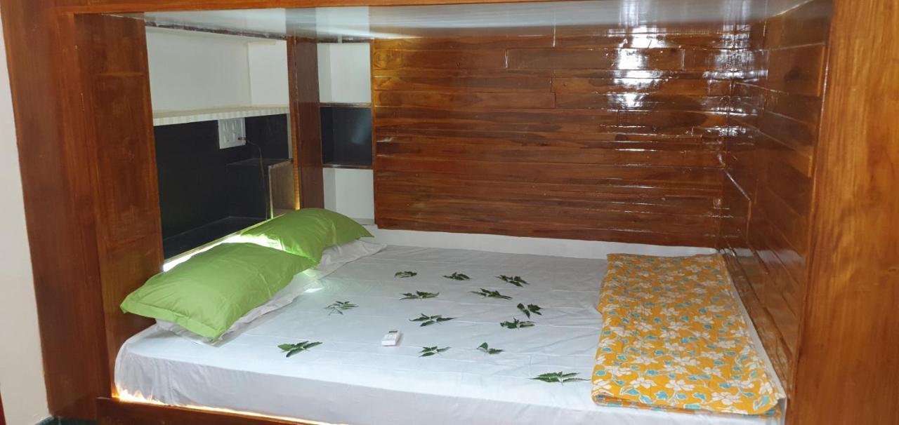 Shree Suites Kuttālam Exterior foto